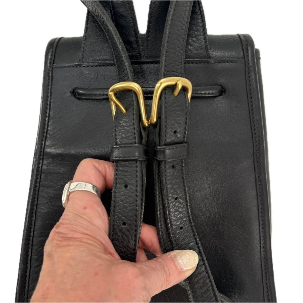 COACH Black Leather Turnlock Drawstring Daypack Backpack Style 9960 Vintage 90s - Picture 8 of 17